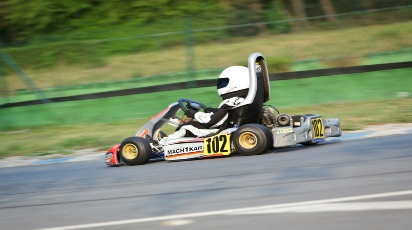 Cedric mit seinem Mach1 bambini Gazelle Kart erste Fahrt in Walldorf